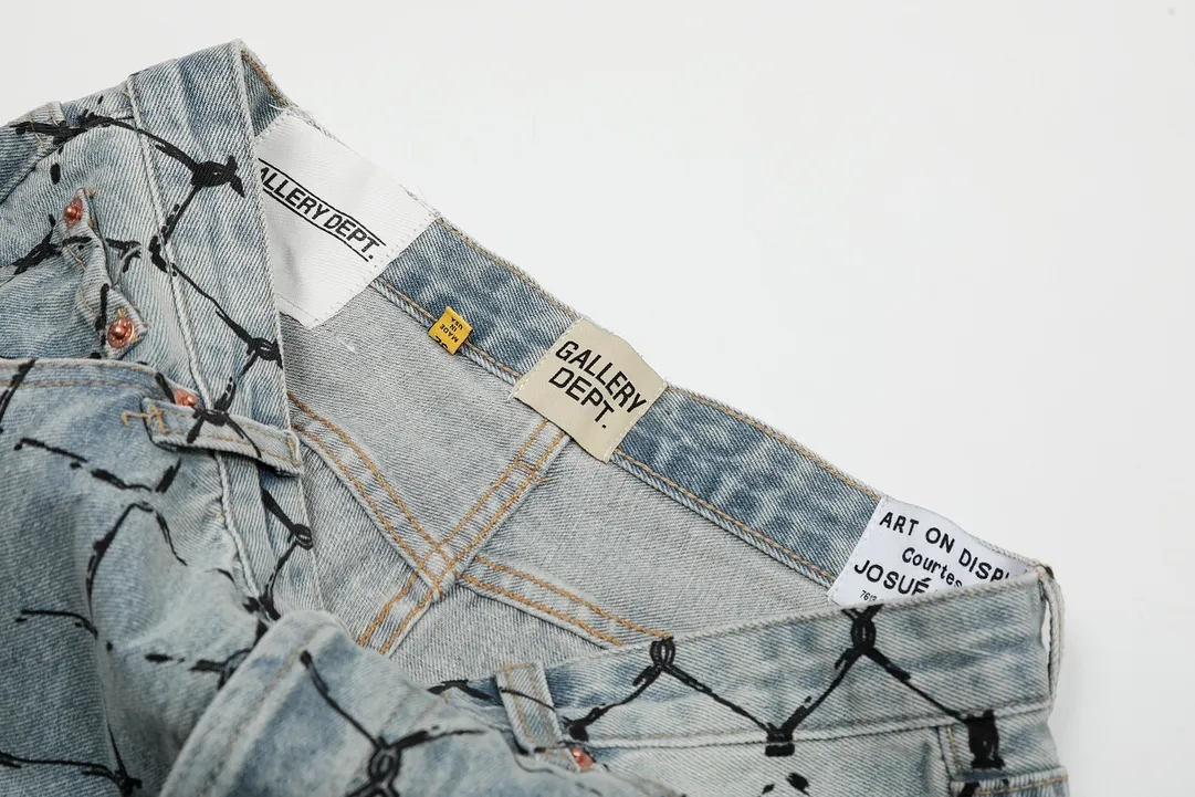 #8114 P240💰 GALLERY DEPT. Barbed wire letter printed denim washed and distressed spliced jeans - Original purchase and pattern making to truly restore the ultimate vintage texture - Original hardware accessories, washed and other elevators, QR code analysis are all purchased from the original factory, high degree of restoration, you are welcome to compare with a certain product~ - Three-dimensional version Loose and comfortable, not picky about the figure, taller and slimmer, factory Seiko, original factory quality control, same style for men and women, can be matched with couples, versatile recommendation Essential jeans for all seasons Color: Blue Size: S-XXL (28-36)